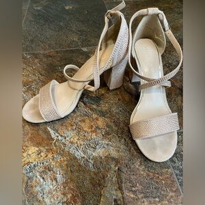 Kelly & Katie Paloona nude color with rose gold rhinestones sandals shoe. Size 8